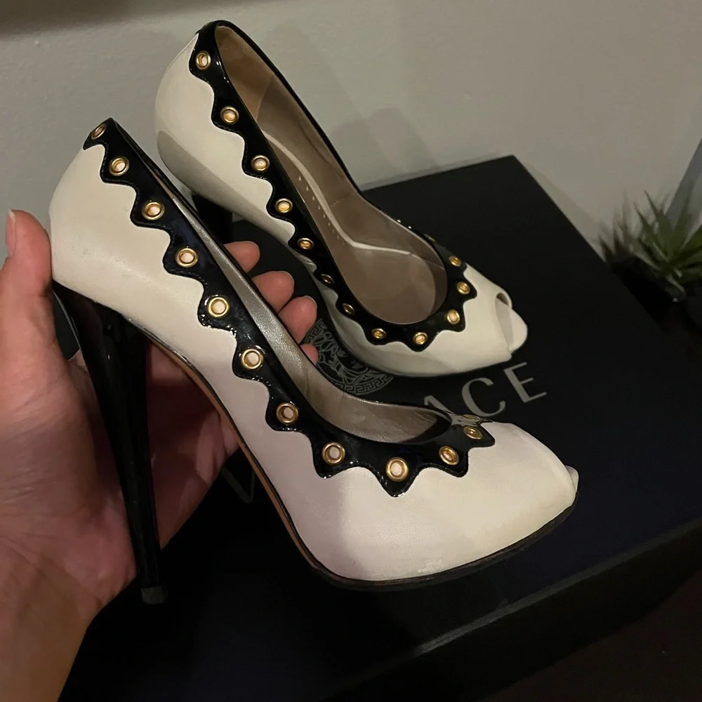 Beautiful white Versace heels 👠 - Picture 4 of 7